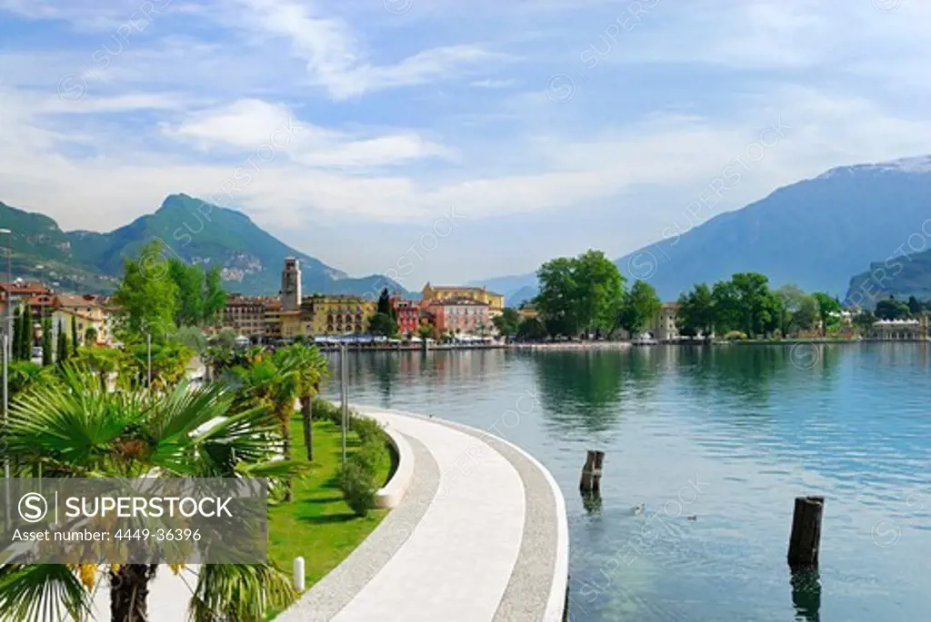 Promenade at lake Garda, Riva del Garda, Trentino-Alto Adige/Suedtirol, Italy