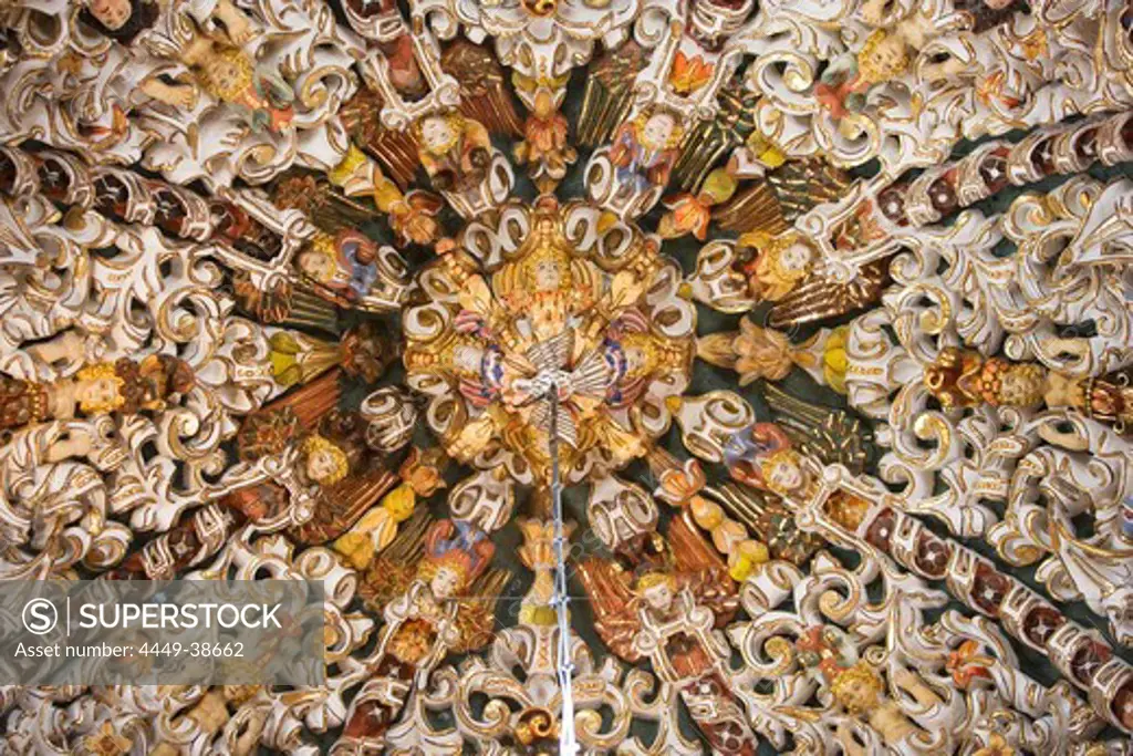 Decorated vaulted ceiling of Templo de Santa Maria, in Tonantzintla bei Cholula, State of Puebla, Mexico