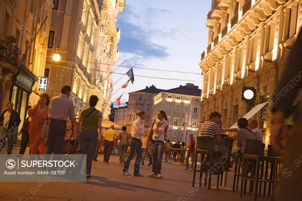 Evening on the Via del Teatro and the Piazza dell'Unita, The bar on the right is called Ex urbanis, Trieste, Friuli-Venezia Giulia, Upper Italy, Italy