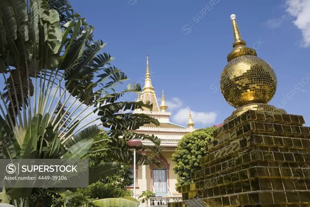 Golden stupa of a Wat in the sunlight, Phnom Penh, Cambodia, Asia