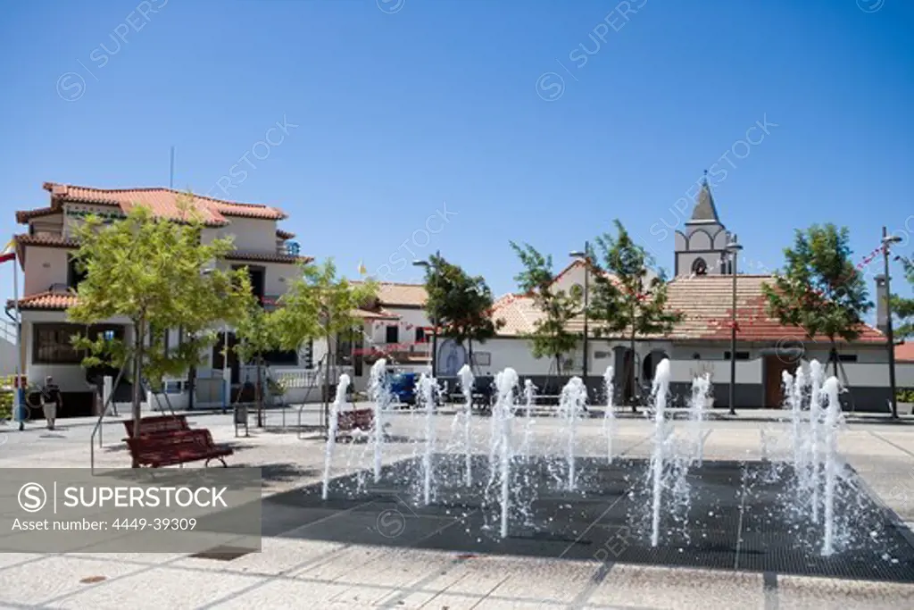 Fountain in the town square, Jardim do Mar, Madeira, Portugal