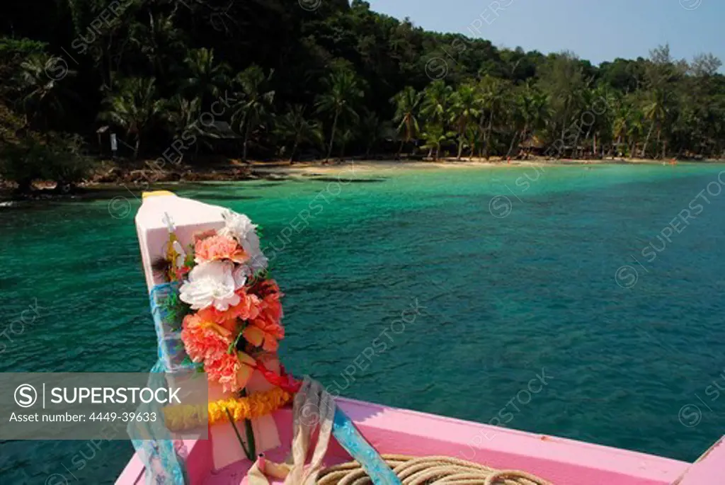 Excursion boat with traditional decoration with flowers in front of Koh Wai Island, Koh Chang archipelago, National Park Mu Ko Chang, Trat, Gulf of Thailand, Thailand, Asia