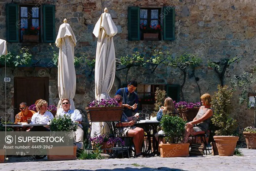 Café, Piazza, Monteriggioni, Tuscany, Italy