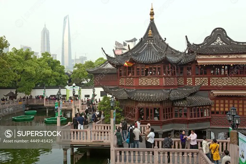 Mid Lake Pavilion Teahouse, Bridge of nine turnings, Mid-lake Pavilion, in Yu Yuan Gardens, Huxinting Teahouse, Shanghai, China, China, Asia