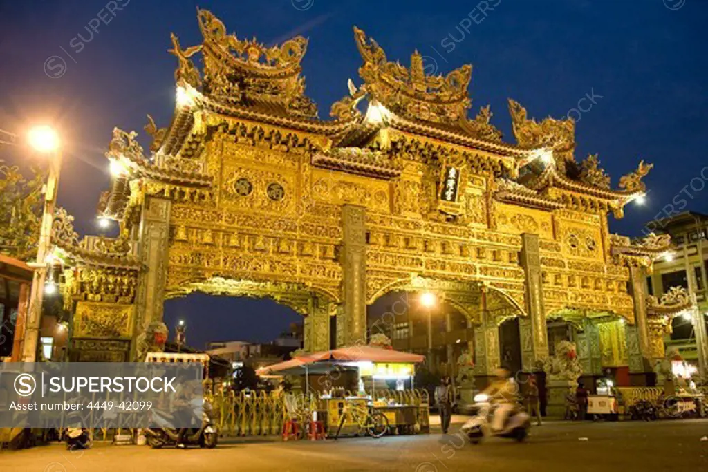 People in front of splendorous gate Pailou in the evening, Donggang, Republic of China, Taiwan, Asia