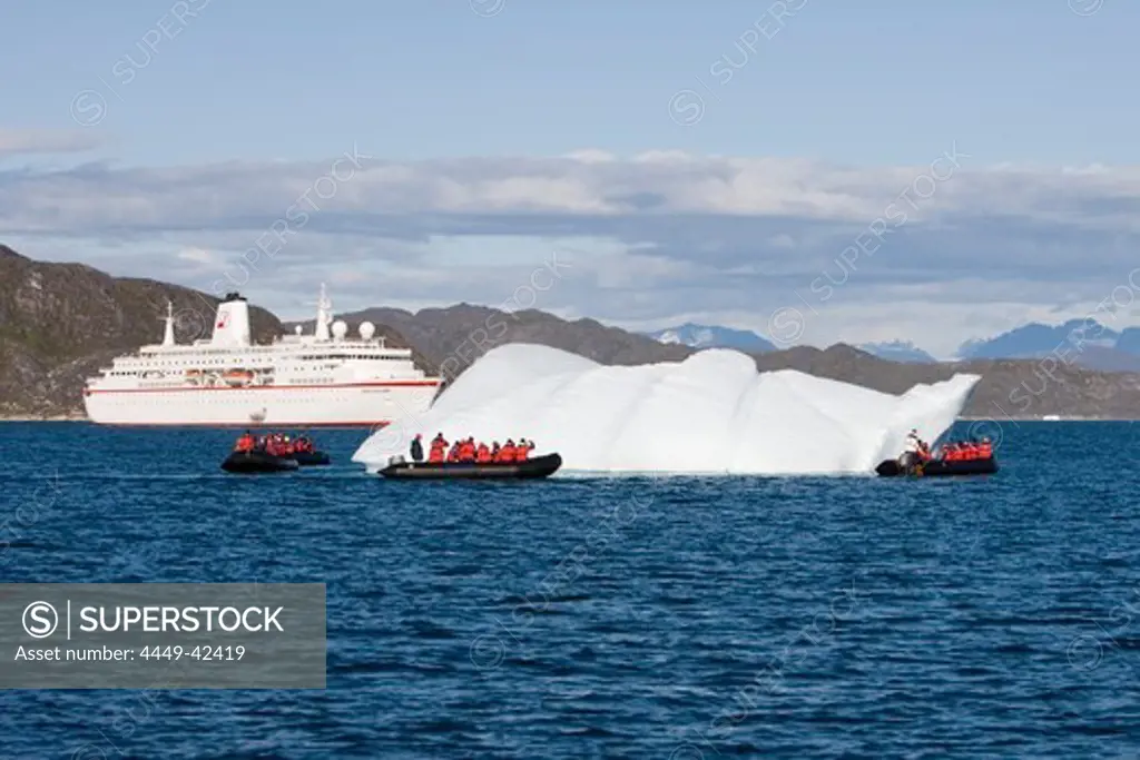 Passengers of cruise ship MS Deutschland driving in rubber dinghies to an iceberg, Kitaa, Greenland