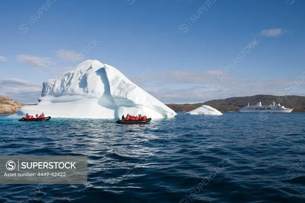 Passengers of cruise ship MS Deutschland driving in rubber dinghies to an iceberg, Kitaa, Greenland