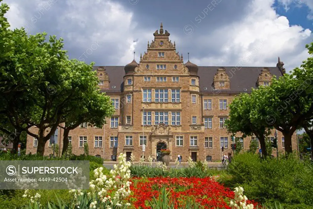 Peace square (Friedensplatz) with the local court house at the centre of Oberhausen, Ruhrgebiet, North Rhine-Westphalia, Germany, Europe