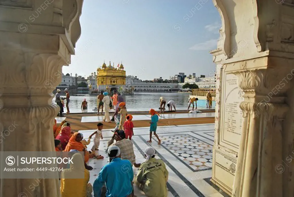 Pilgrims at the Golden Temple, Sikh holy place, Amritsar, Punjab, India, Asia