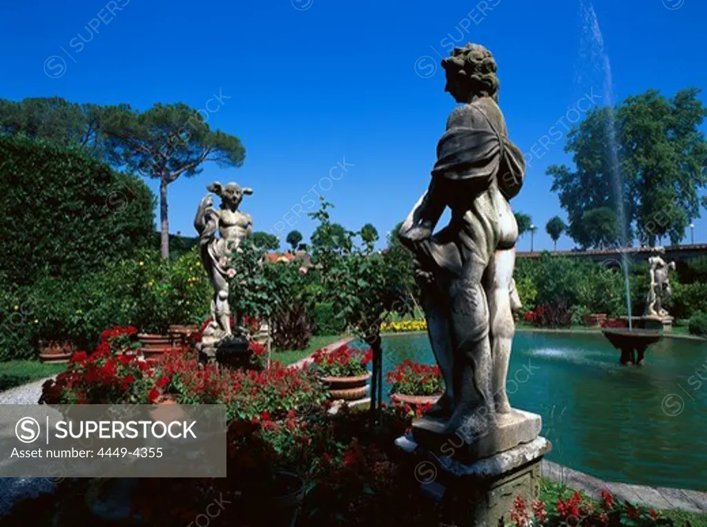 Garden with statues at the Palazzo Pfanner, Lucca, Tuscany, Italy