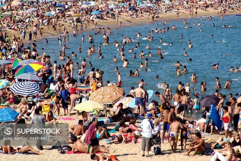 Crowd on the beach at the weekend, Playa de la Mar Bella, Barcelona, Spain, Europe