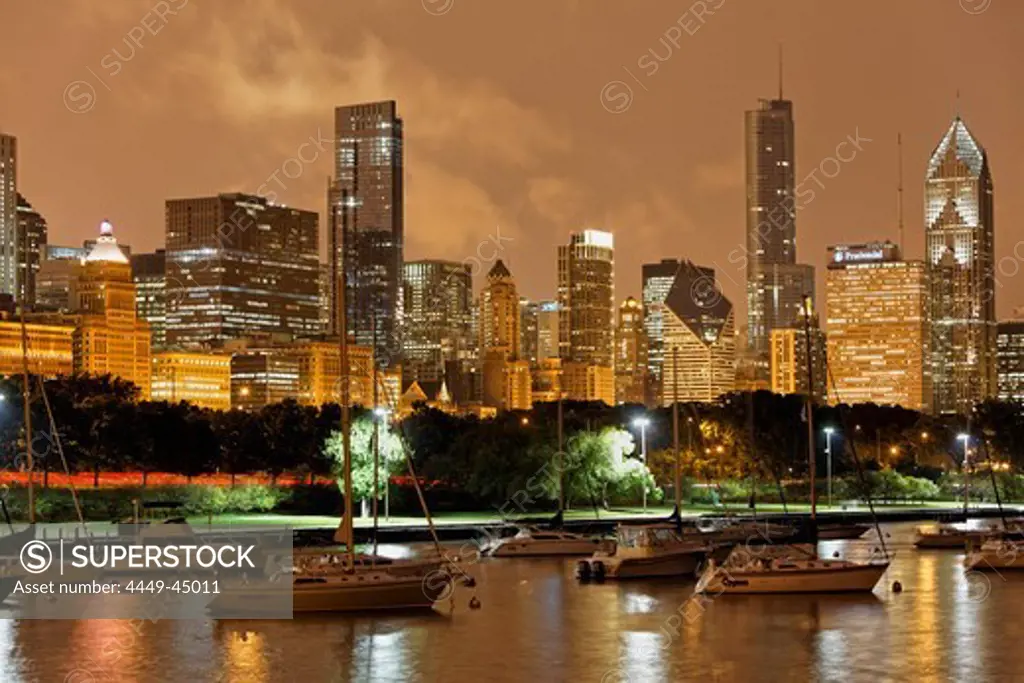 Lake Michigan and Chicago skyline seen from Shedd Aquarium, Chicago, Illinois, USA