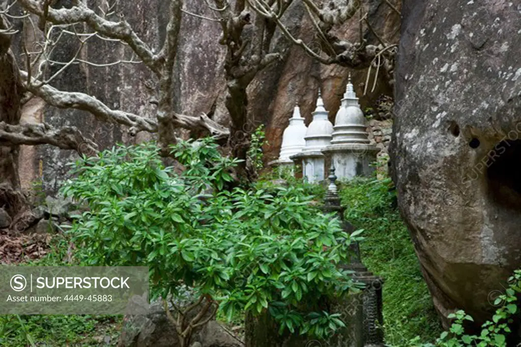 Entrance to the cave monastery Rasvehera, Sri Lanka, Asia