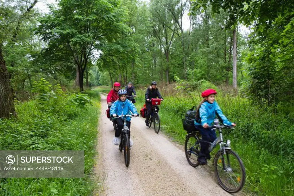 Cyclists passing Isar Cycle Route, nwar Ismaning, Upper Bavaria, Germany