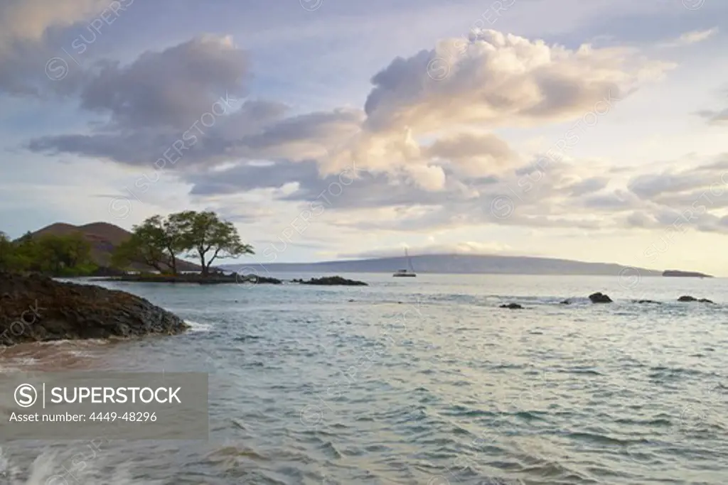 Coast area under clouded sky, Makena Landing, Maui, Hawaii, USA, America