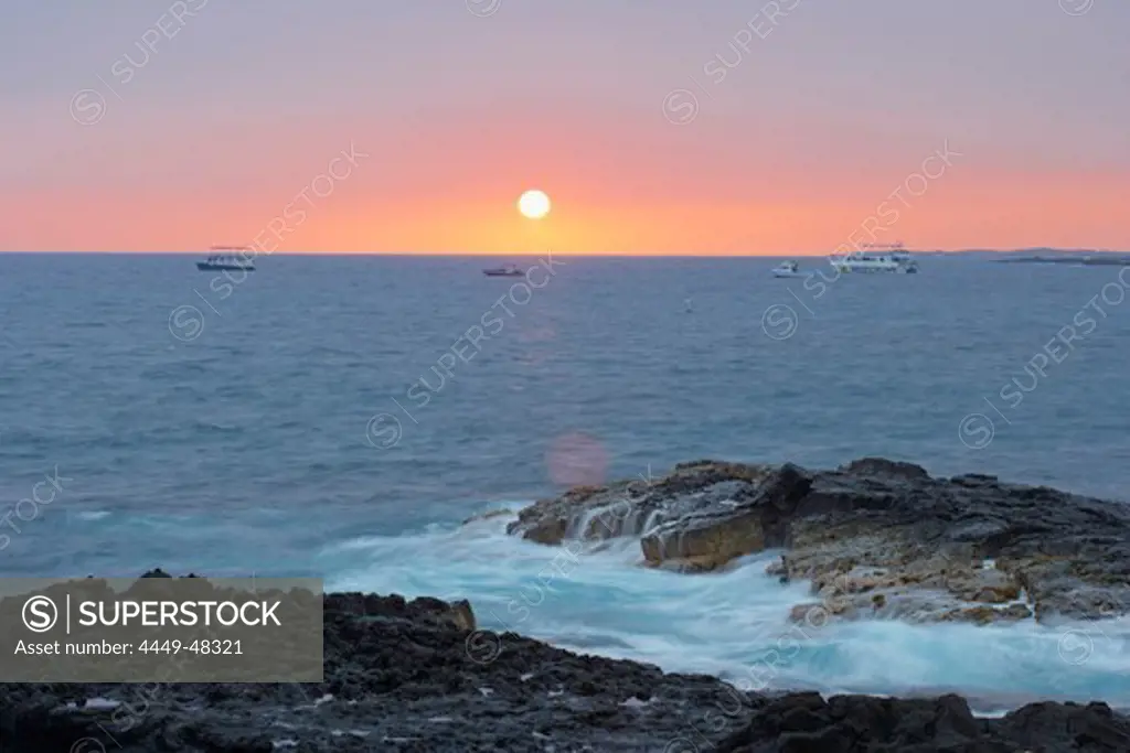 Rocky coast and boats at sunset, Kailua Kona, Big Island, Hawaii, USA, America