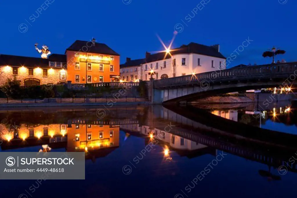 Tynen's Bridge at night, River Nore, Kilkenny, County Kilkenny, Ireland