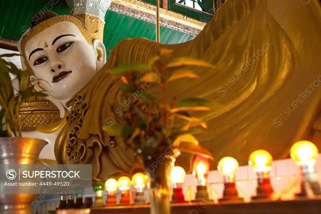 Lying Buddha inside buddhistic Kyaik Thanlan Pagoda, Mawlamyaing, Mon State, Myanmar, Birma, Asia