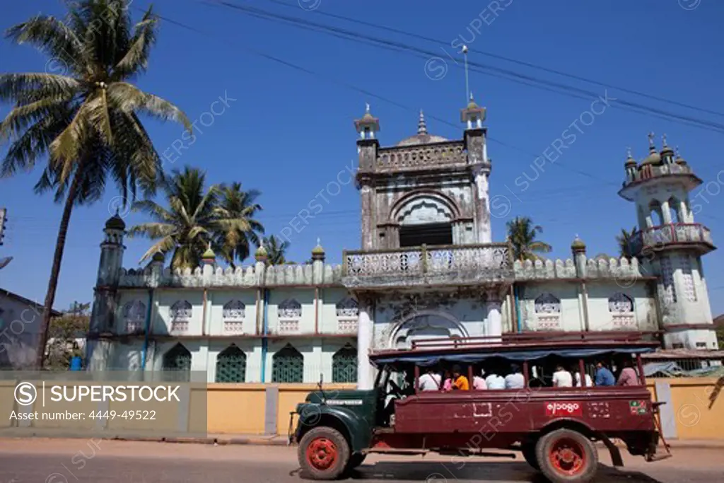Old bus in front of a mosque in Mawlamyaing, Mon State, Myanmar, Birma, Asia