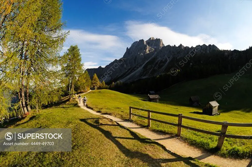 People on mountain bikes at Rotwand, Sexten, Hochpuster valley, South Tyrol, Dolomites, Italy, Europe