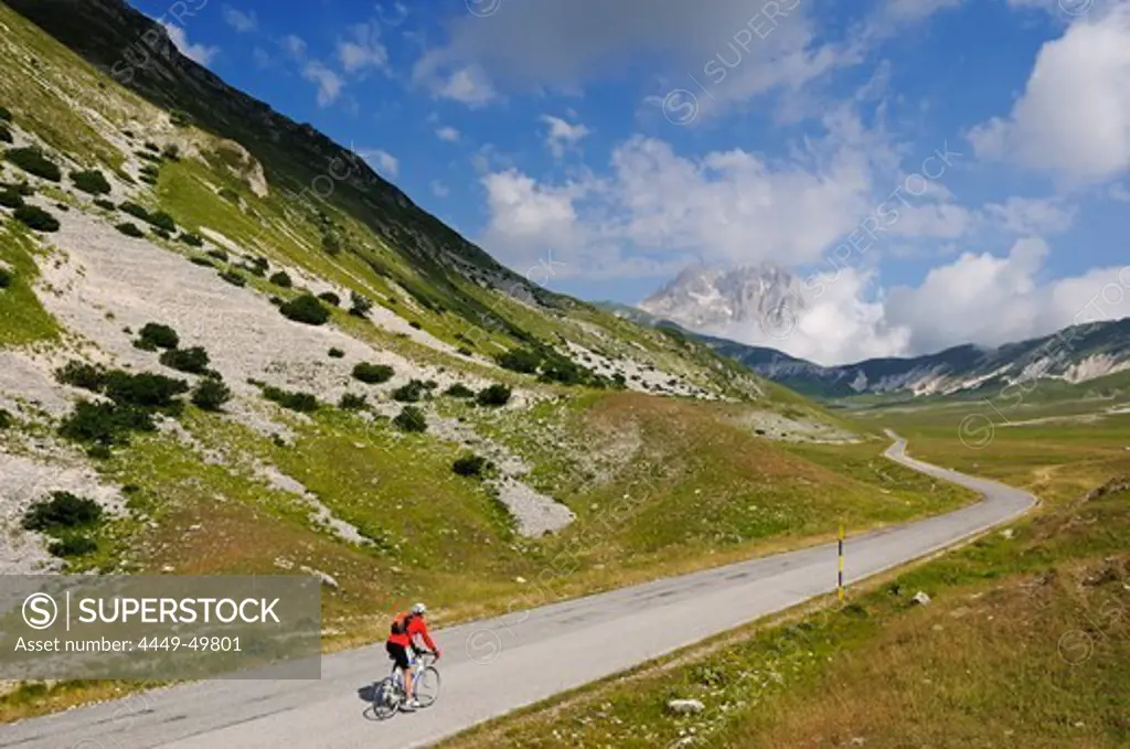 Cyclist at Campo Imperatore, summit of Corno Grande, Gran Sasso National Park, Abruzzi, Italy, Europe