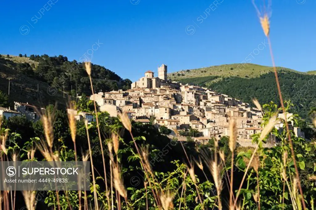 Mountain village Castel del Monte, Abruzzi, Italy, Europe