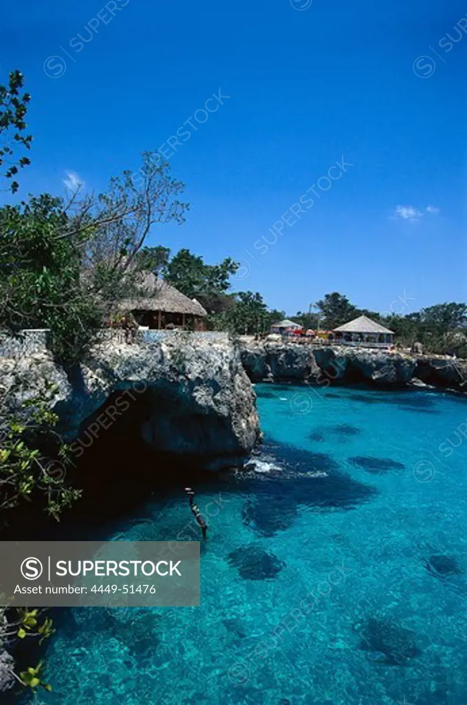 Cliff diver, Pirates Cave, Negril, Jamaica, Caribbean