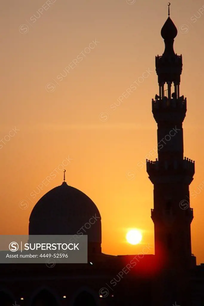 Mosque and minaret at sunset, Dubai, UAE, United Arab Emirates, Middle East, Asia