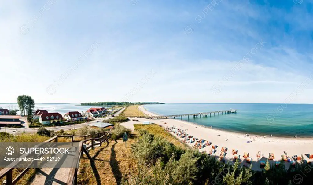 Sandy beach with pier, Wustrow Peninsula in background, Rerik, Mecklenburg-Vorpommern, Germany