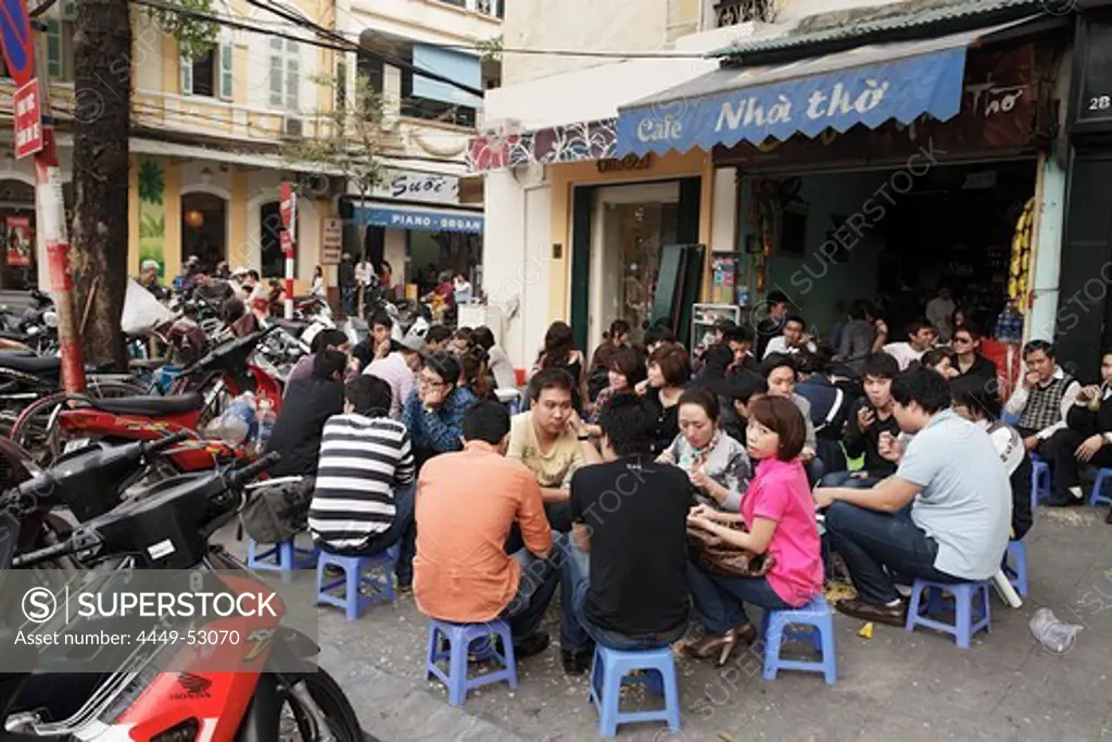 Guests in front of a cafe, cathedrals quarter, Hanoi, Bac Bo, Vietnam