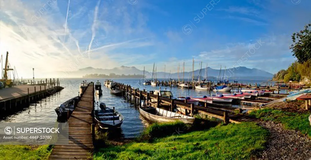 Morning mood in Gstadt with a view on Fraueninsel, Chiemsee, Chiemgau, Upper Bavaria, Bavaria, Germany