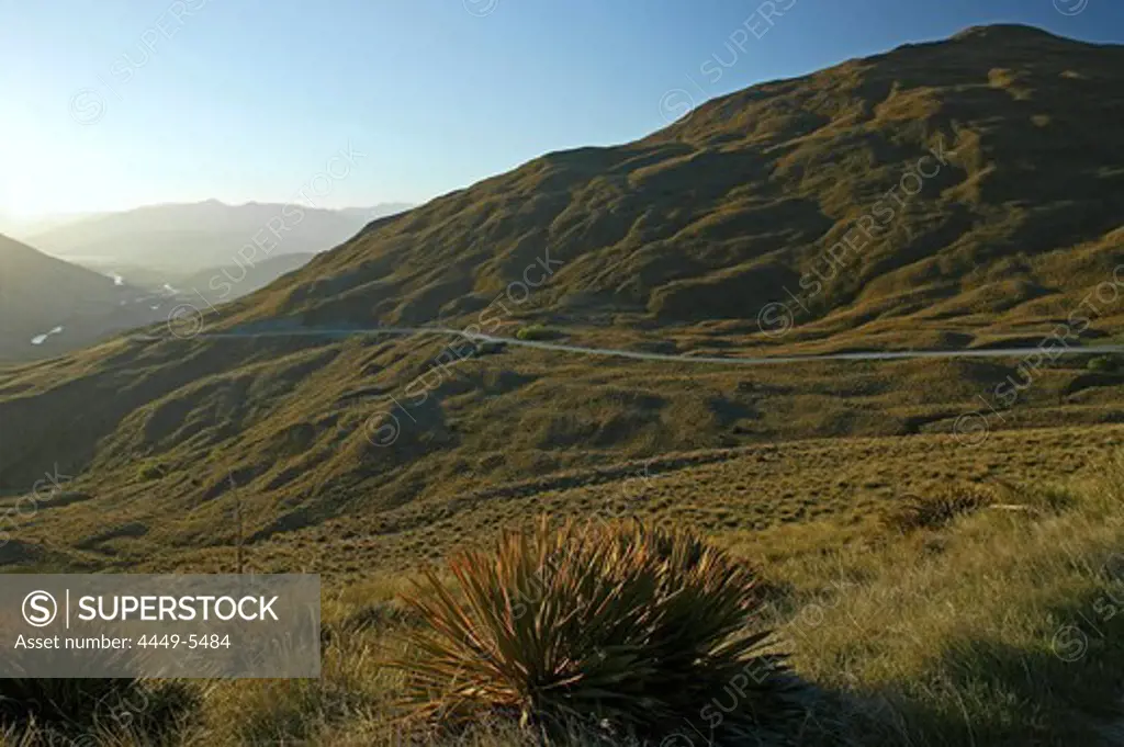 Road between Wanaka and Queenstown, scenic route, New Zealand