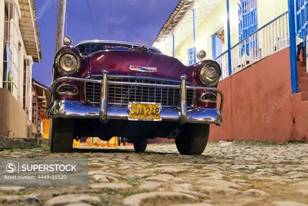 Oldtimer, Street with cobblestone, Trinidad, Cuba, Greater Antilles, Antilles, Carribean, West Indies, Central America, North America, America