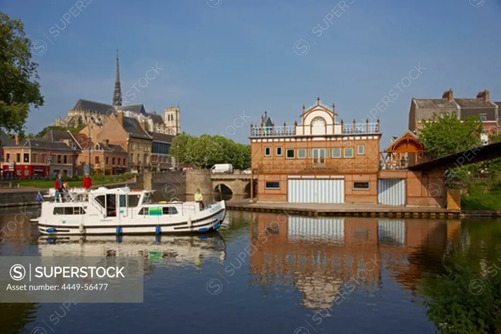 Houseboat at Port d'Amont in the morning, Old city, Notre-Dame cathedral, Boathouse of Amiens' rowing-club, Amiens, Dept. Somme, Picardie, France, Europe