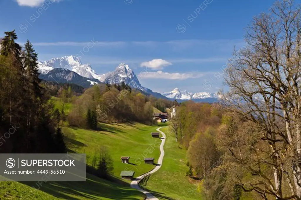 Trail to Wamberg, Wetterstein mountain range with Zugspitze, Waxenstein and Daniel in the background, Werdenfelser Land, Upper Bavaria, Germany