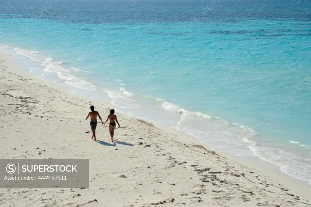 Couple walking on the beach, Cayo Levisa island, Pinar del Rio province, Cuba, Greater Antilles, Gulf of Mexico, Caribbean, Central America, America