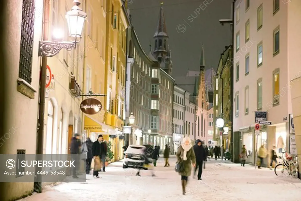 Fresh snow in the old part of Munich in the evening, Burgstrasse, Munich, Bavaria, Germany