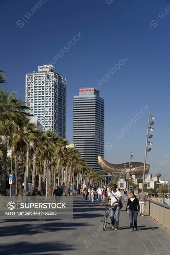 Barcelona, beach, Platja de la Barceloneta, Hotels Arts, Sculpture of Frank Gehry