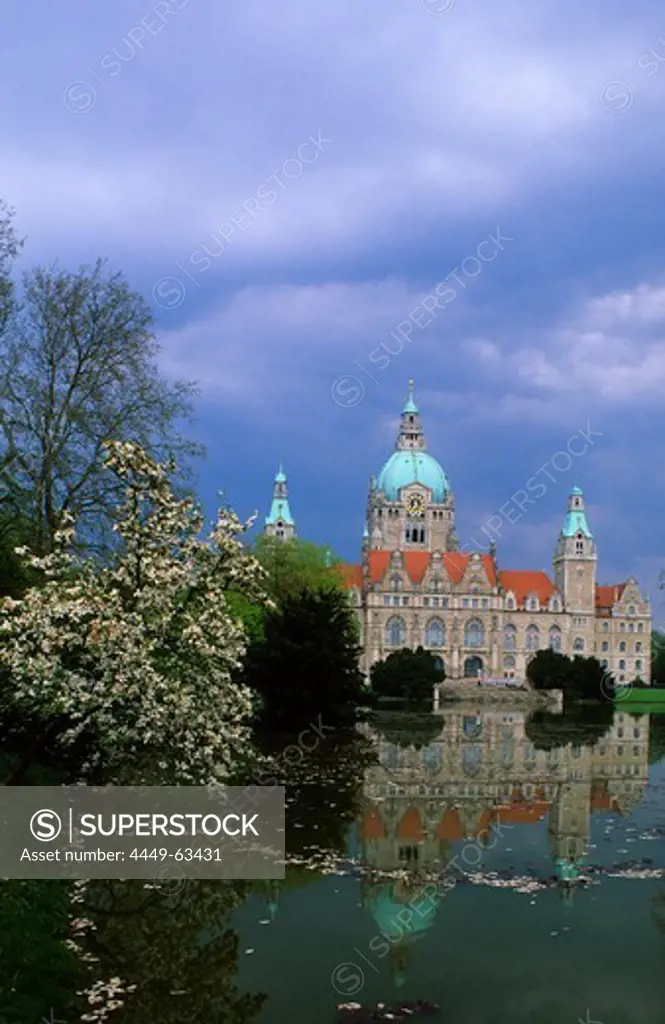 Europe, Germany, Lower Saxony, Hanover, Maschteich and the new city hall