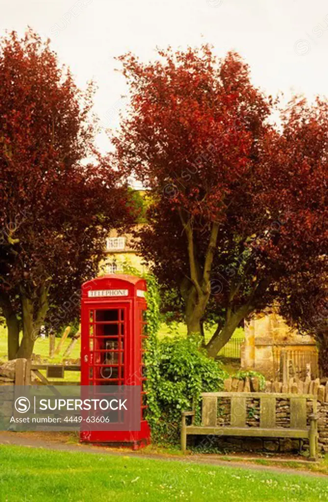 Europe, England, Gloucestershire, Cotswolds, Snowshill, phone box