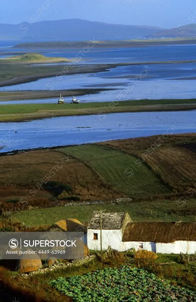 Coastal landscape with cottage, farmhouse, Gortahork, County Donegal, Ireland, Europe