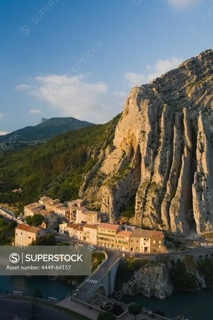 View at the town Sisteron between the river Durance and high limestone cliffs, Alpes-de-Haute-Provence, Provence, France