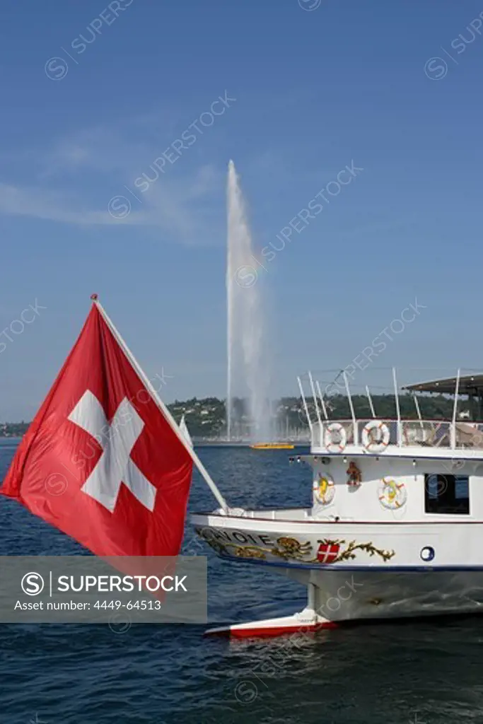 Jet d'Eau, one of the largest fountains in the world, excursion boat with Swiss flag in foreground, Lake Geneva, Geneva, Canton of Geneva, Switzerland