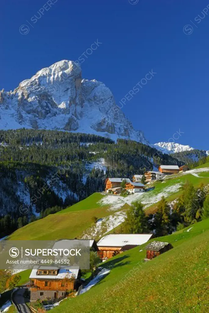 South Tyrolean farmhouses beneath Peitlerkofel, valley Gadertal, Dolomites, South Tyrol, Italy