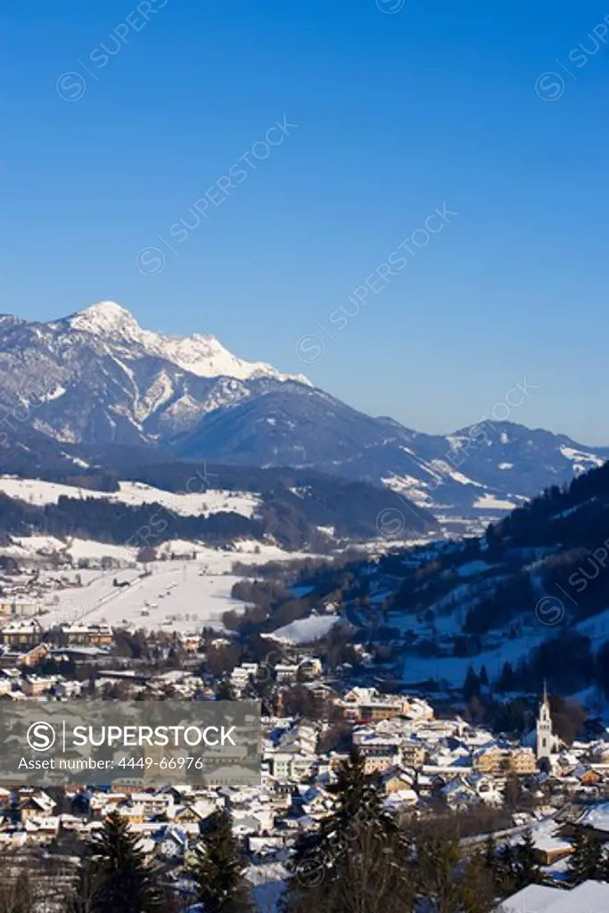 View over snow covered Schladming to the summit of the Dachsteinregion at horizon, Schladming, Ski Amade, Styria, Austria