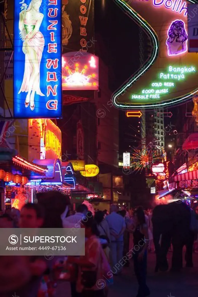 People strolling over Soi Cowboy with bars and nightclubs, red-light district, Th Sukhumvit, Bangkok, Thailand