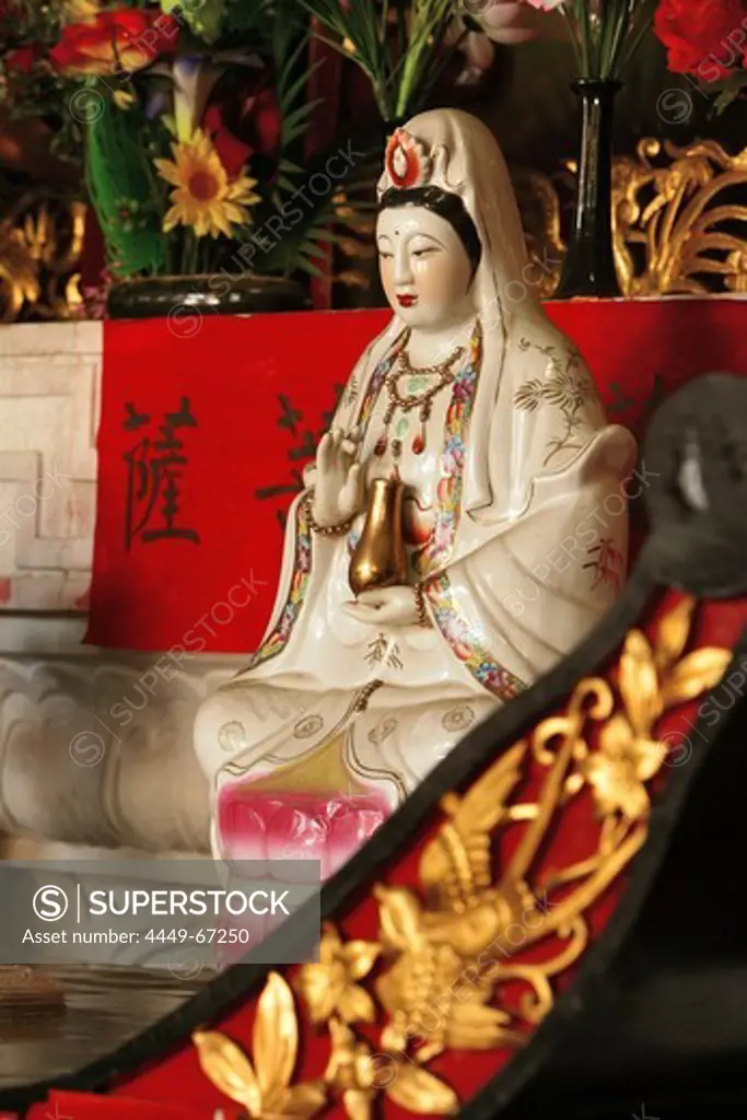 Statue of the goddess Guanyin at the Great Hall, Nanyue Miao, Heng Shan South, Hunan province, China, Asia