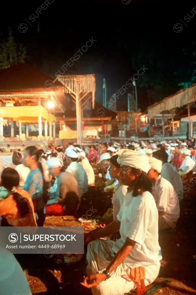 praying people in a tempel, Bali, Indonesia, Asia, tourism, tourist, mystic, religion, culture, tradition, belief, covered heads, rules, Hinduismto be in awe, together, united, travel, journey, exotic