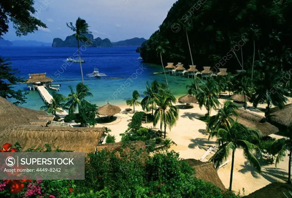 Palm beach with huts and sunshades, El Nido Miniloc Resort, Palawan Island, Philippines, Asia