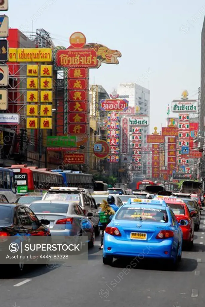 Street with cars and chinese store signs, Yaowarat Road, Chinatown, Samphan Thawong, Samphanthawong district, Bangkok, Krung Thep, Thailand, Asia